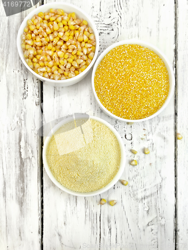 Image of Flour and grits corn in bowls on board top