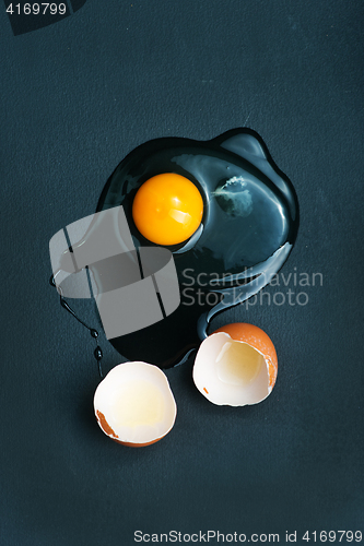 Image of raw eggs