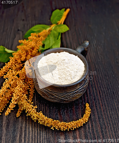 Image of Flour amaranth in clay cup on board