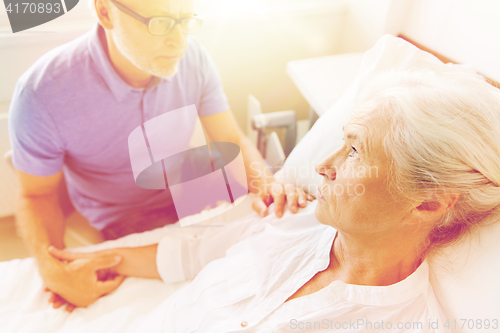 Image of senior couple meeting at hospital ward