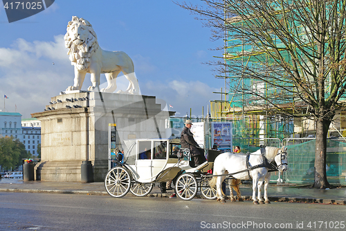 Image of White Carriage in London