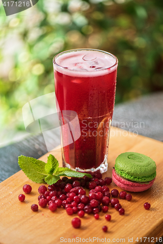 Image of fruit drink with cranberries