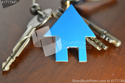 Image of Silver key with blue house figure 