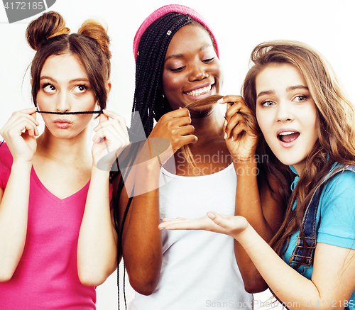 Image of diverse multi nation girls group, teenage friends company cheerful having fun, happy smiling, cute posing isolated on white background, lifestyle people concept, african-american and caucasian 