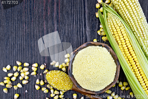 Image of Flour and grits corn on wooden board