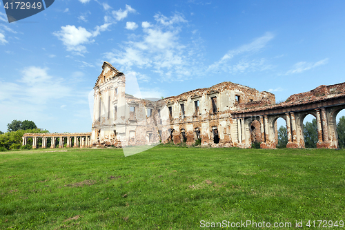 Image of the ruins of an ancient castle