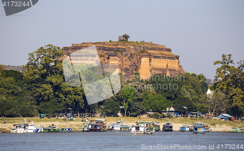 Image of Ruined Pagoda in Mingun Paya / Mantara Gyi Paya 