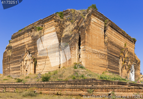 Image of Ruined Pagoda in Mingun Paya / Mantara Gyi Paya 