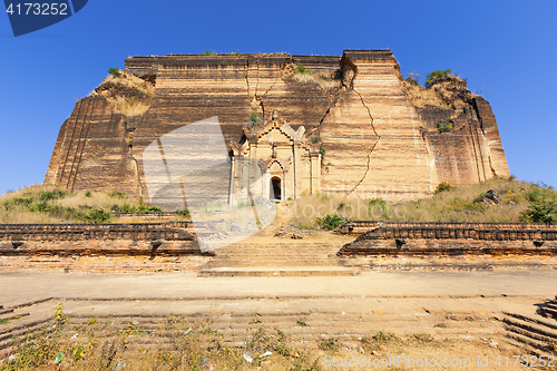 Image of Ruined Pagoda in Mingun Paya / Mantara Gyi Paya 