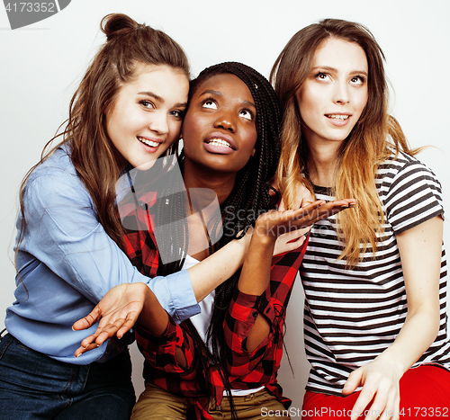 Image of diverse multi nation girls group, teenage friends company cheerful having fun, happy smiling, cute posing isolated on white background, lifestyle people concept, african-american and caucasian 