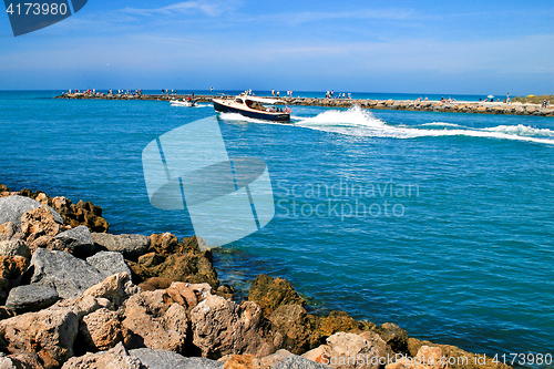 Image of Boat and Rocks