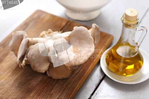 Image of Oyster mushrooms mushrooms and olive oil.