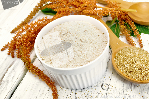 Image of Flour amaranth in bowl with spoon on light board