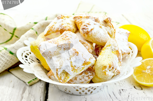 Image of Cookies lemon in bowl on board