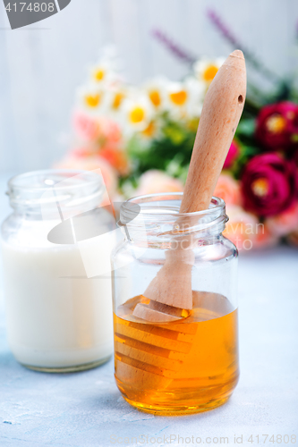 Image of honey and milk