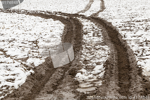 Image of traces of the car on snow