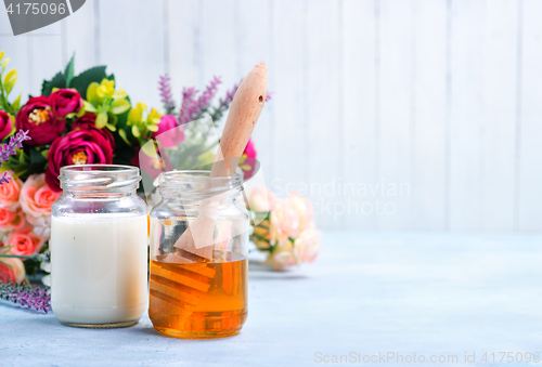 Image of honey and milk