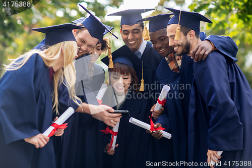 Image of students or bachelors with diplomas and smartphone