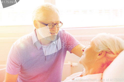 Image of senior couple meeting at hospital ward