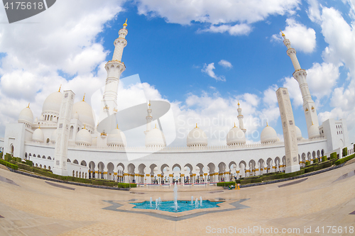 Image of Sheikh Zayed Grand Mosque, Abu Dhabi, United Arab Emirates.