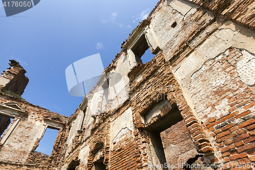Image of the ruins of an ancient fortress
