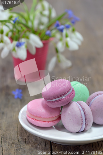 Image of traditional french colorful macarons