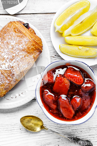 Image of Pastry puff with jam of quince