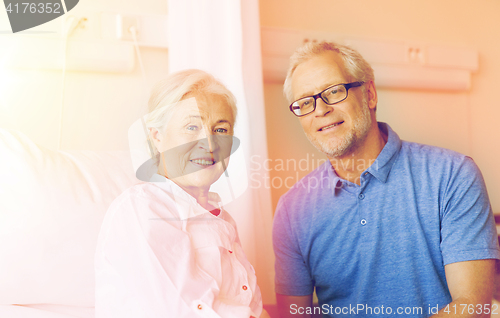 Image of senior couple meeting at hospital ward