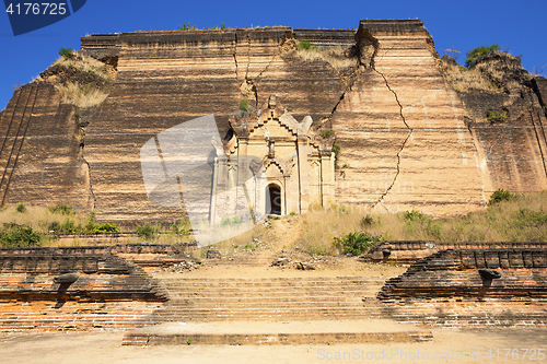 Image of Ruined Pagoda in Mingun Paya / Mantara Gyi Paya 