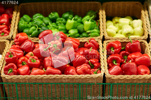 Image of bell peppers or paprika at grocery store