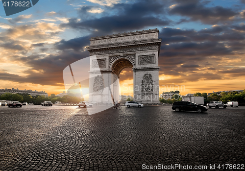 Image of Triumphal Arch and clouds