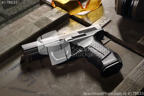 Image of Glock pistol.