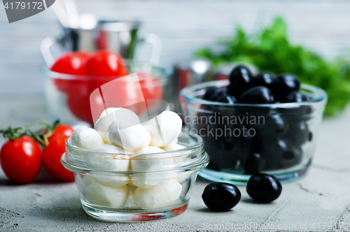 Image of ingredients for caprese salad 