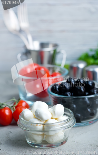 Image of ingredients for caprese salad 