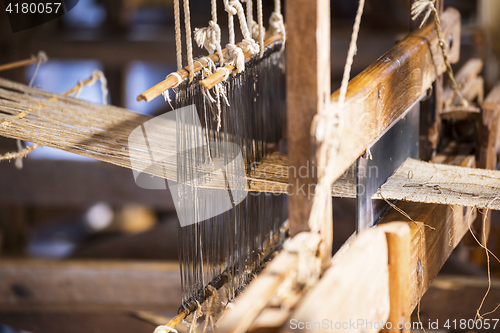 Image of woman Weaving