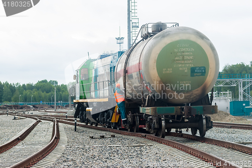 Image of Shunting locomotive transports tank on other way