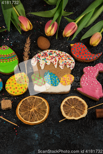 Image of Tulips and gingerbread cookies