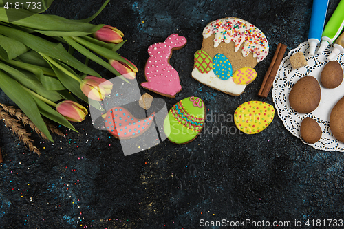 Image of Tulips and gingerbread cookies