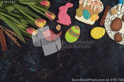 Image of Tulips and gingerbread cookies