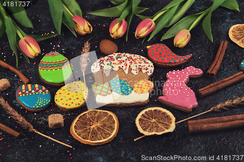 Image of Tulips and gingerbread cookies