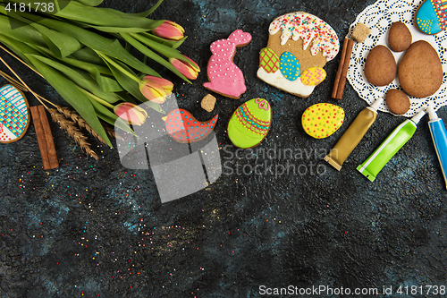 Image of Tulips and gingerbread cookies