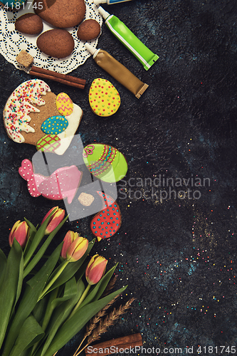 Image of Tulips and gingerbread cookies