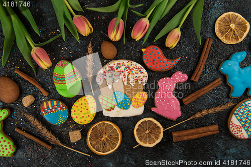 Image of Tulips and gingerbread cookies