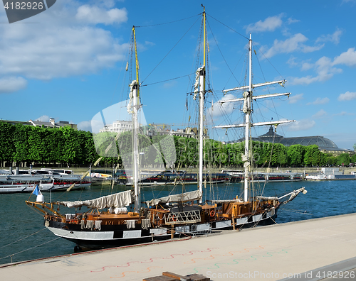 Image of Sailing ship on Seine