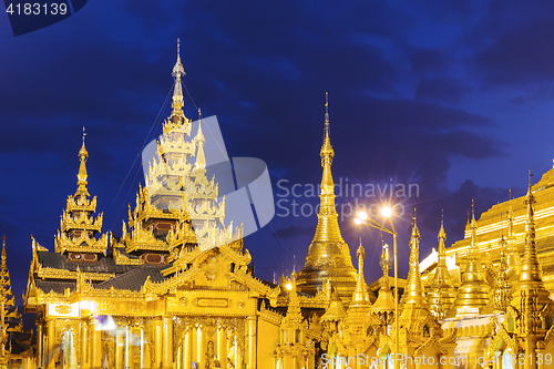 Image of Shwedagon Pagoda at night 