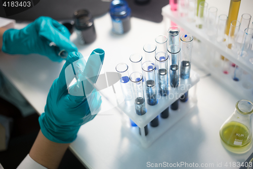 Image of Lab technician carries chemical experiments