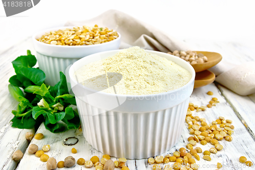 Image of Flour pea and split pease in bowls on board