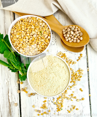 Image of Flour pea and split pease in bowls on board top