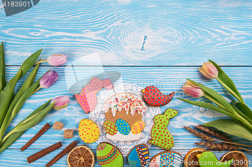 Image of Tulips and gingerbread cookies