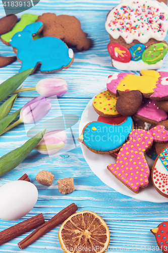 Image of Tulips and gingerbread cookies